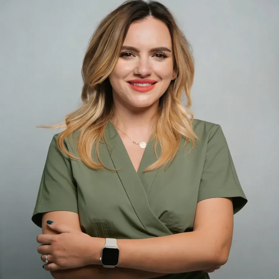 Dr. Andreea Ciobanu, medic protetică dentară specializat în fațete și coroane la Denteca Smile Clinic